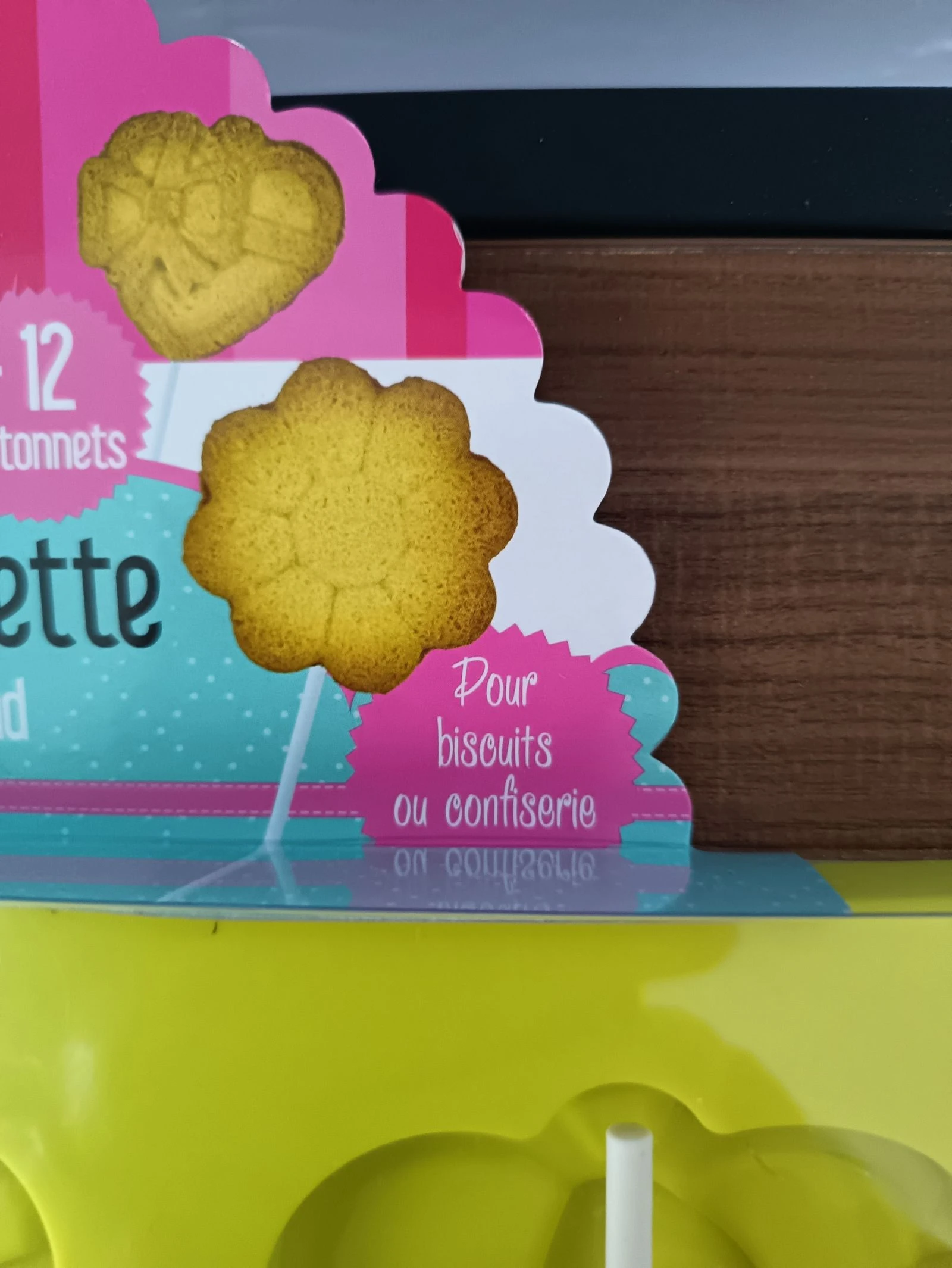 Lot Silicone Pacifier and Cookie Molds with Sticks - New – photo 6